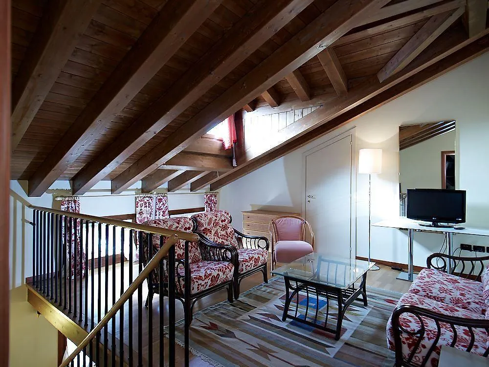 Palazzo Brando - Living Apartments Тревизо